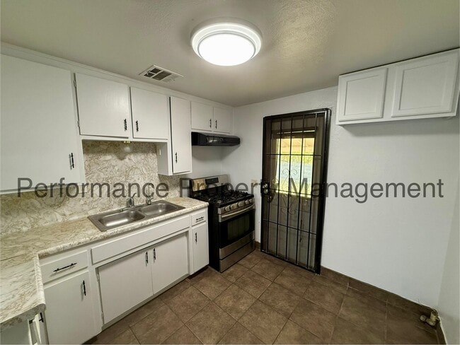 Photo - Cute 2 Bed/1 Bath in Lamont w/ RBP/Pest Co...