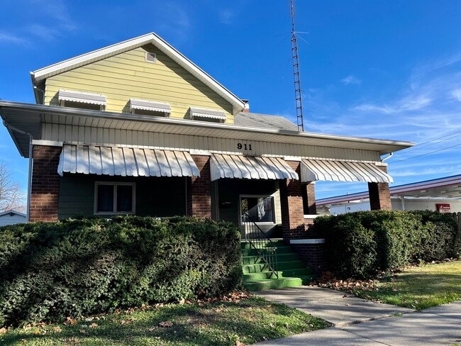 Photo - 911 N Center St