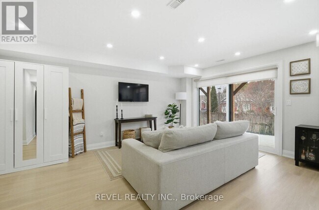 Photo - 69 Pine Gate Pl