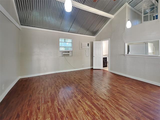 Photo - 2015 McMillan Ave Unit 2