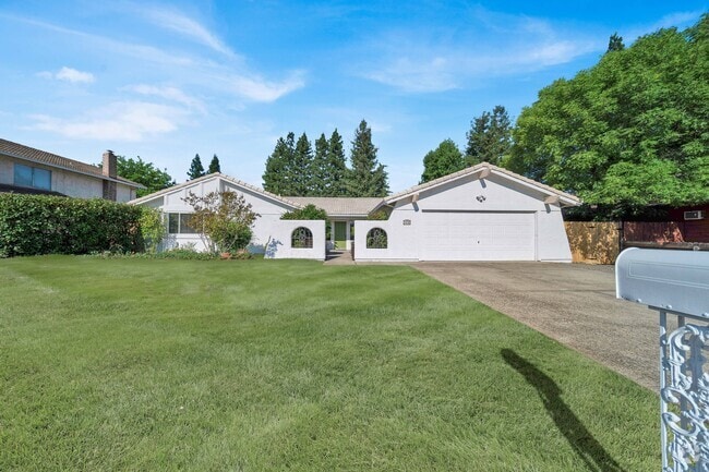 Building Photo - 2430 Lake Redding Dr Rental