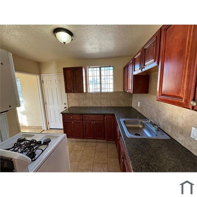 Photo - 1939 W 35th St Unit 1939