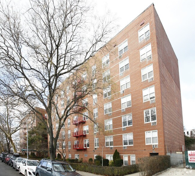 Foto principal - 651 Vanderbilt St