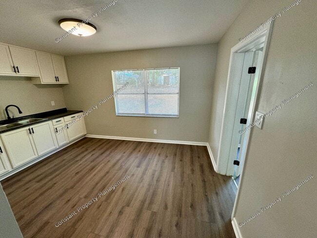 Photo - Elegant Elkin!