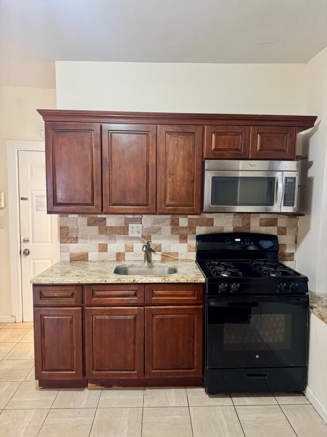 Building Photo - 250 Avenue B Unit 2