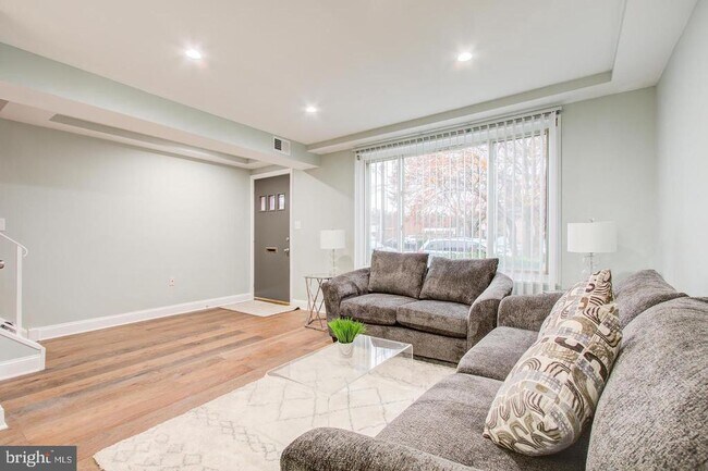 Photo - 1626 Kenwood Ave