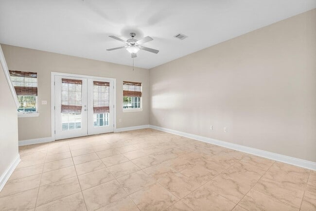 Photo - 254 S County Hwy 393