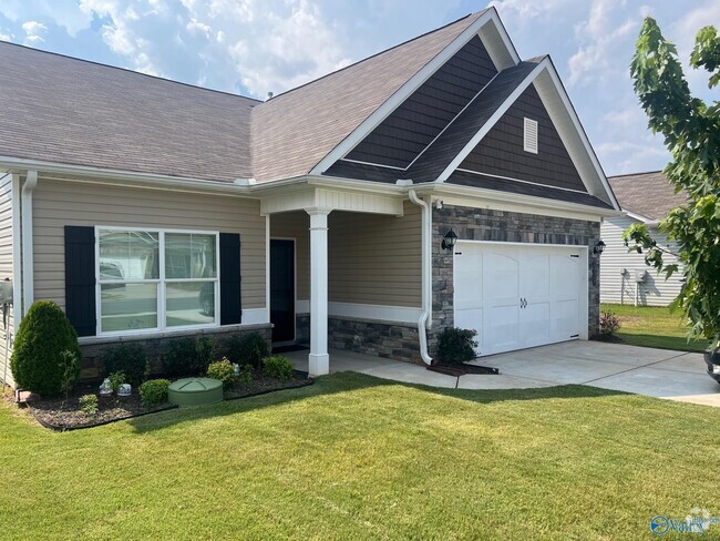Building Photo - 212 Fairbrook Dr Rental
