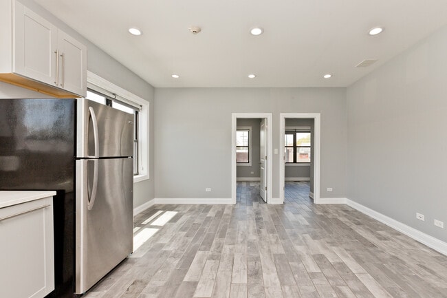 Photo - 3813 N Cicero Ave Unidad 2