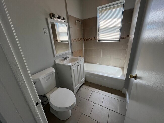 Photo - 71 E 69th St Unit 3