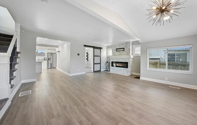 Photo - 472 Graham St