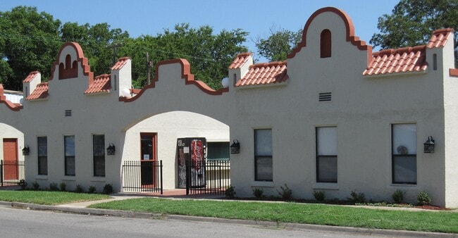 Building Photo - 502 W Avenue G Rental