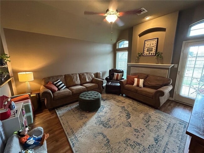 Photo - 2824 Silver Oak Dr