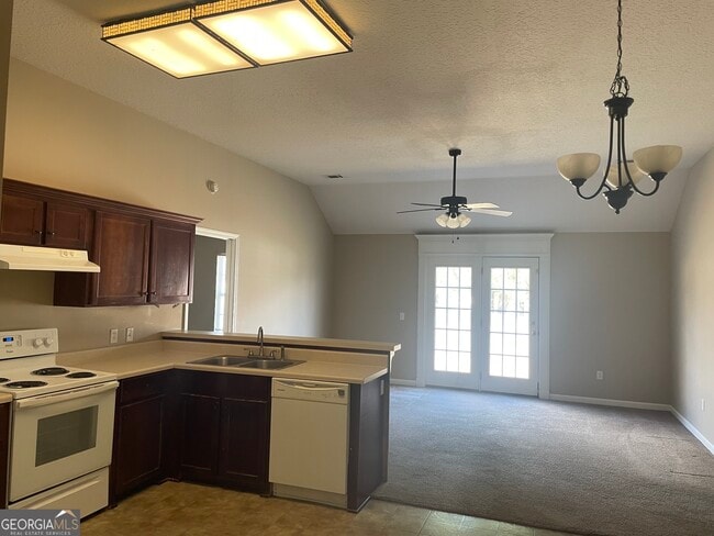 Photo - 140 Auburn Cir