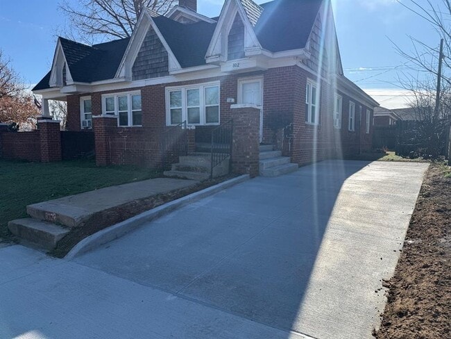 Building Photo - 802 NW 31st St