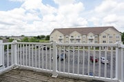 1BR, 1BA - 730 SF - Balcony