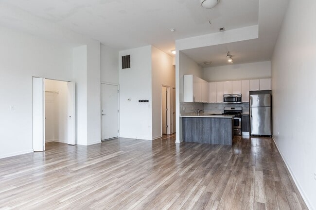 Photo - Spacious 3 Bed 2 Bath Duplex Up, In unit W/D in Humboldt Park! Unit 201