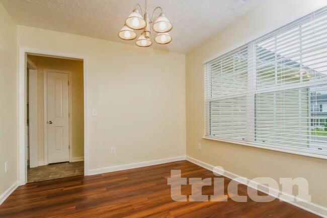 Photo - 1020 Niagra Way