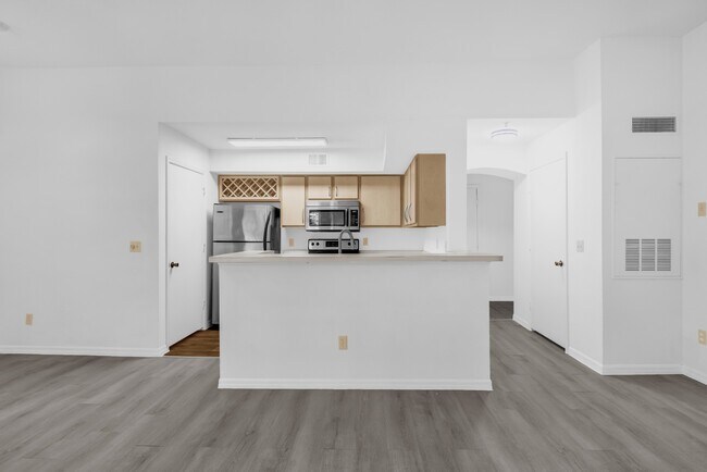 Photo - 7360 Westpointe Blvd Unit 131