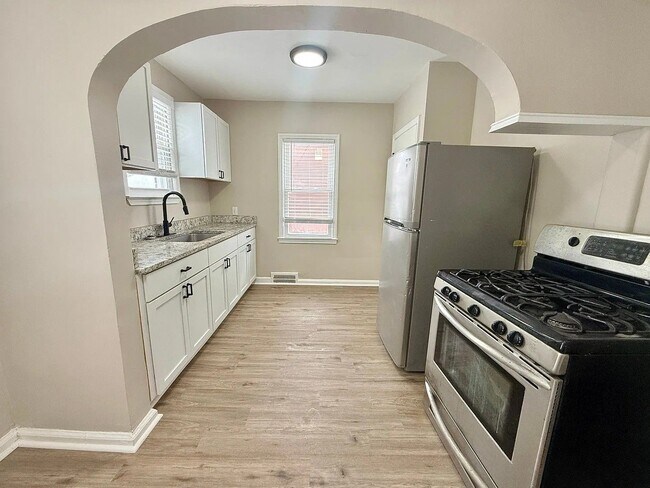 Photo - 4 Bedroom Home with Stainless Steel Appliances