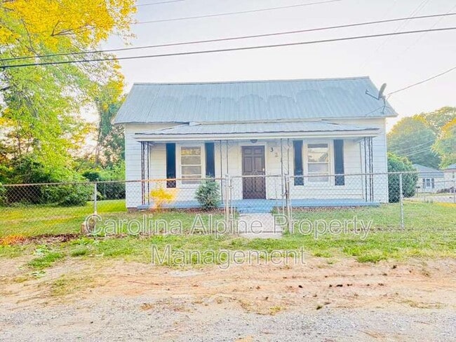 Building Photo - 321 N Poplar St