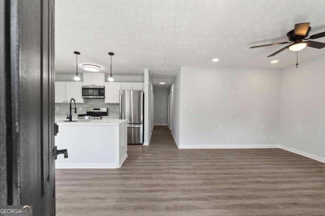 Photo - 823 Humphries St SW