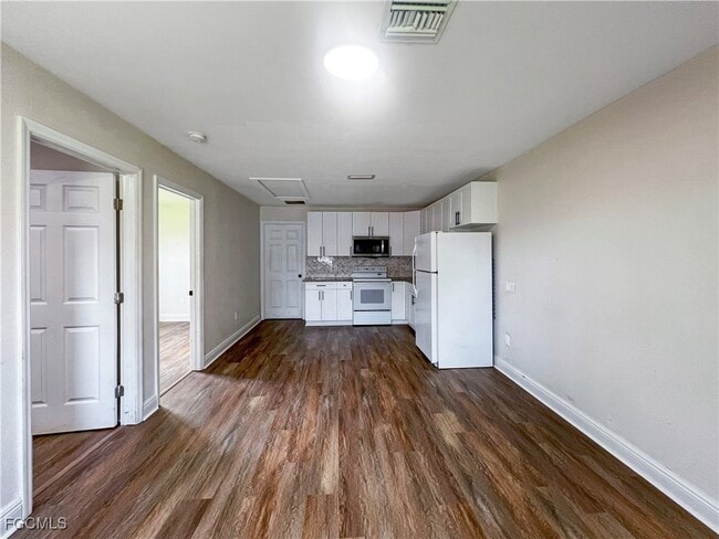 Building Photo - 25 Cypress St Rental