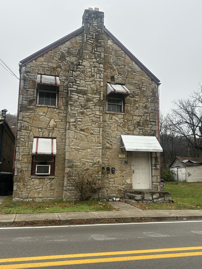 Building Photo - 342 Holmes St Unit 4