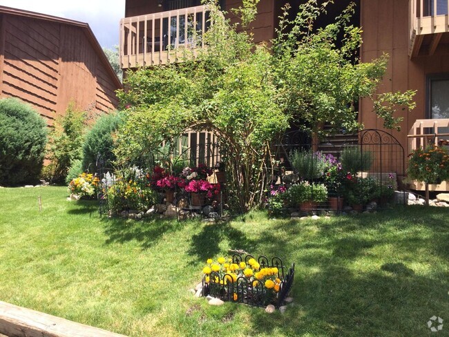 Building Photo - 1 Bedroom 1 Bath with Garage Rental