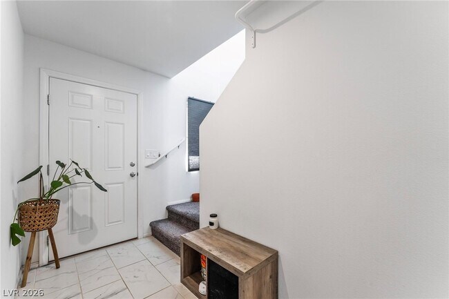 Photo - 1299 Raritan Pl