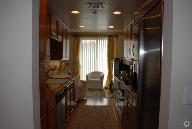 Building Photo - 1337 Wellesley Ave Unit 104 Rental