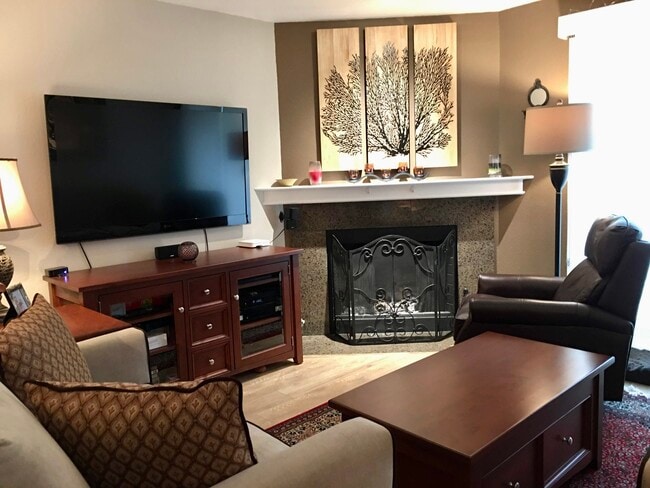 Building Photo - 718 Kirkland Cir Unit B102
