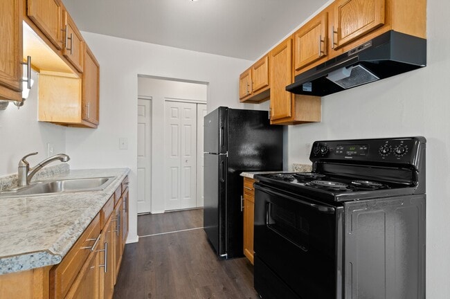 Photo - Cove on 10 - Warren, MI