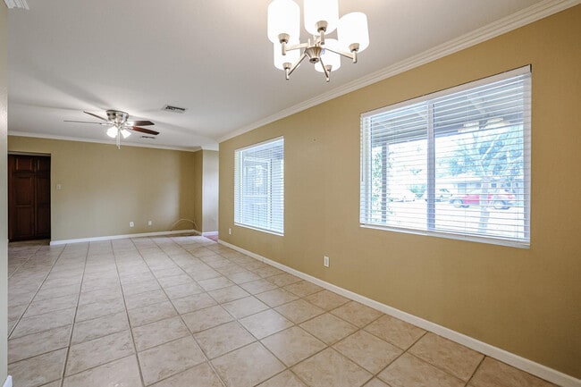 Photo - 1005 E Cavalier Dr