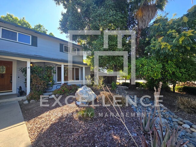 Building Photo - 3087SF 2 Story 5/2.5 House - Community Cab...