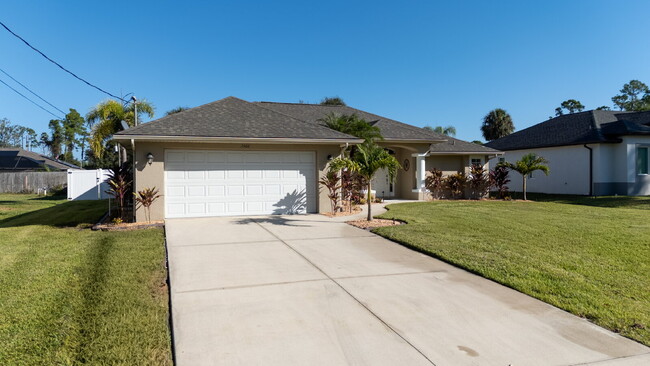 Photo - Move in with Zero Deposit! Turnkey Furnish...