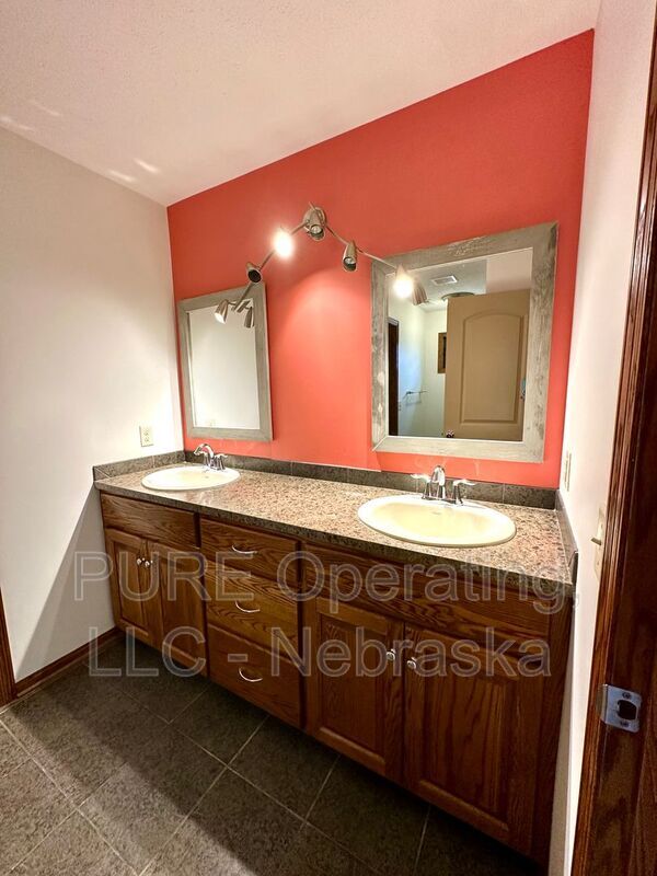 Photo - 18424 Howard St House