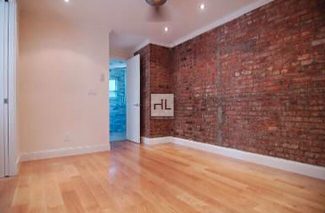 Photo - E 6TH ST. Unidad 1E