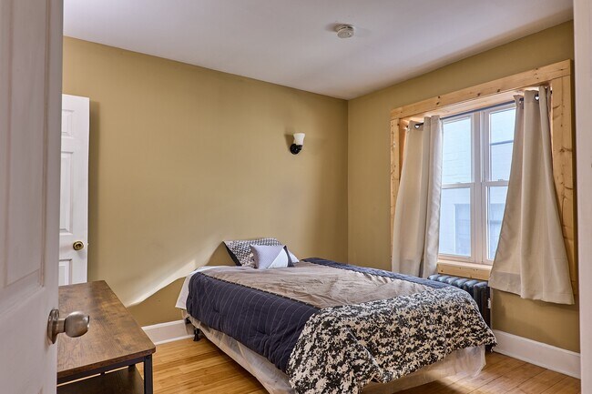 Photo - 198 Court St Unidad 12