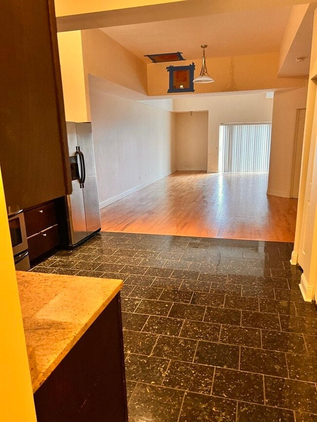 Photo - 5758 N California Ave Unit 3C