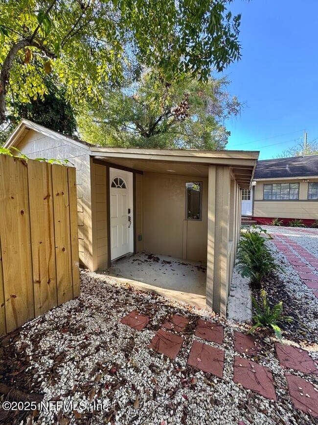 Photo - 1631 Thacker Ave Unidad B