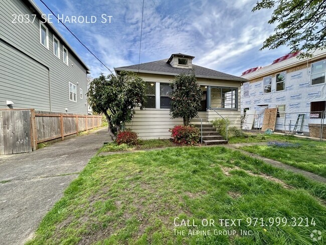 Building Photo - 2037 SE Harold St Rental