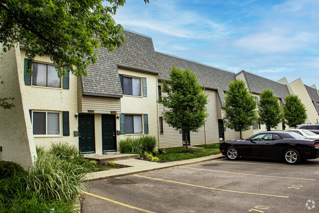 Building Photo - Raintree Apartment Townhouses