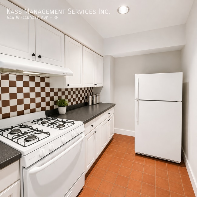 Building Photo - 644 W Oakdale Ave Unit 3F