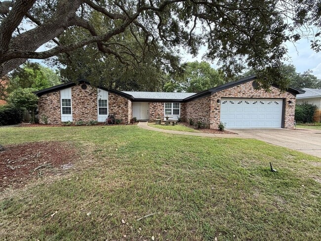 Building Photo - 420 Dolphin St