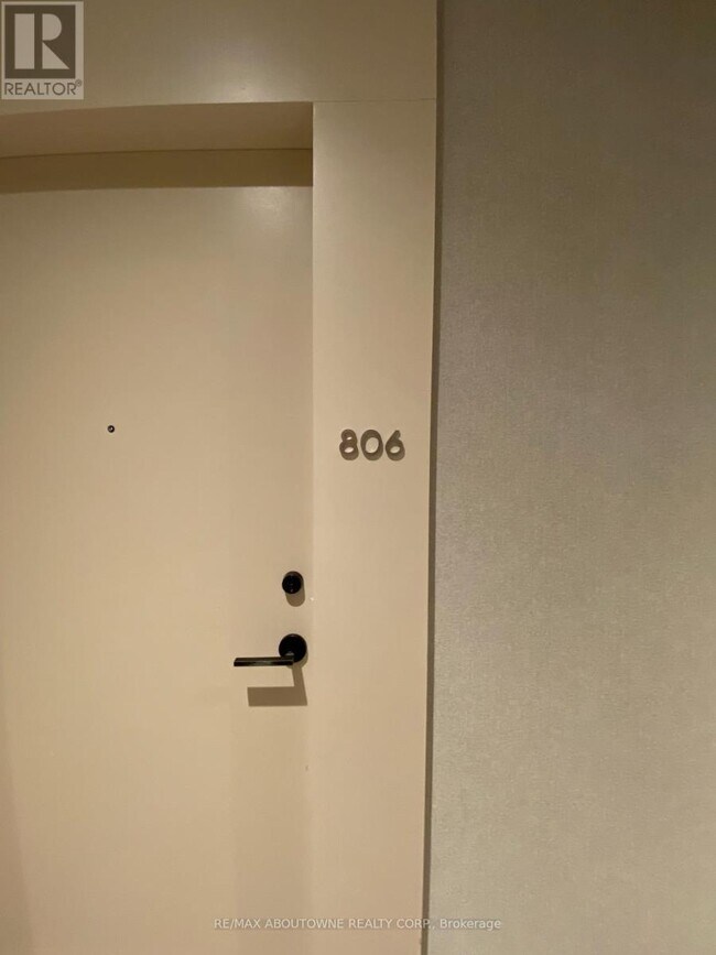 Photo - 2020 Bathurst St Unité 806