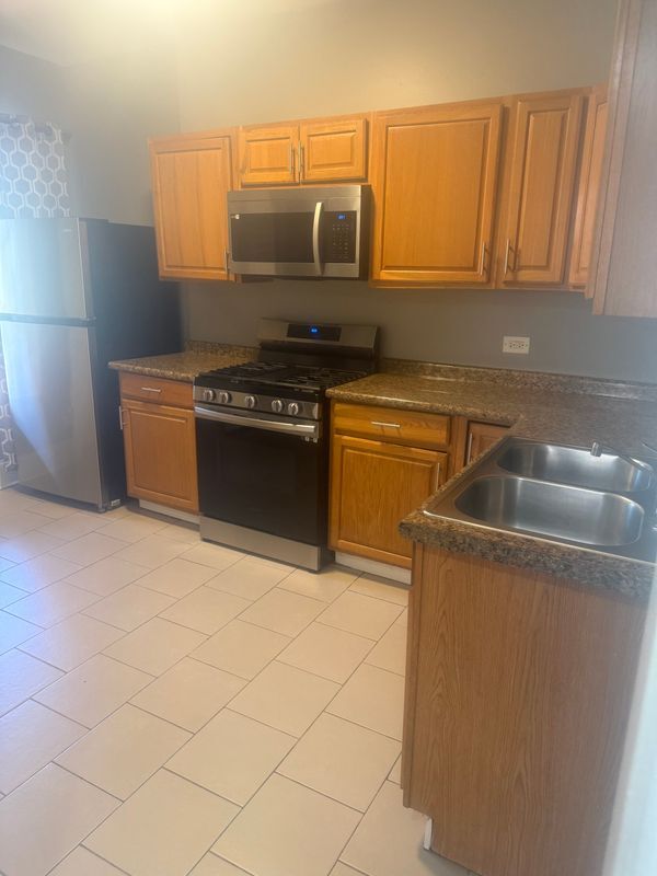 6135 S Vernon Ave Unit 2
