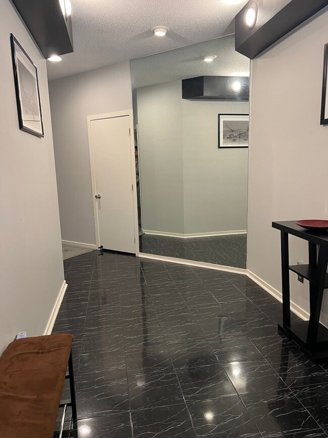 Photo - 806 E Lee St Unit 806 E Lee Street #9