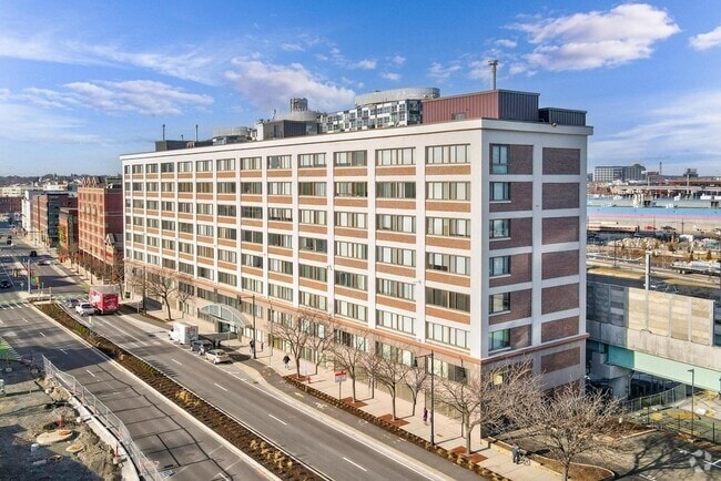 Building Photo - 169 Monsignor O'Brien Hwy Unit 802 Rental