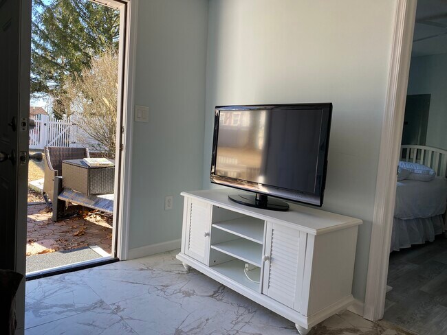 Photo - 749 1st St Unit Rear Cottage